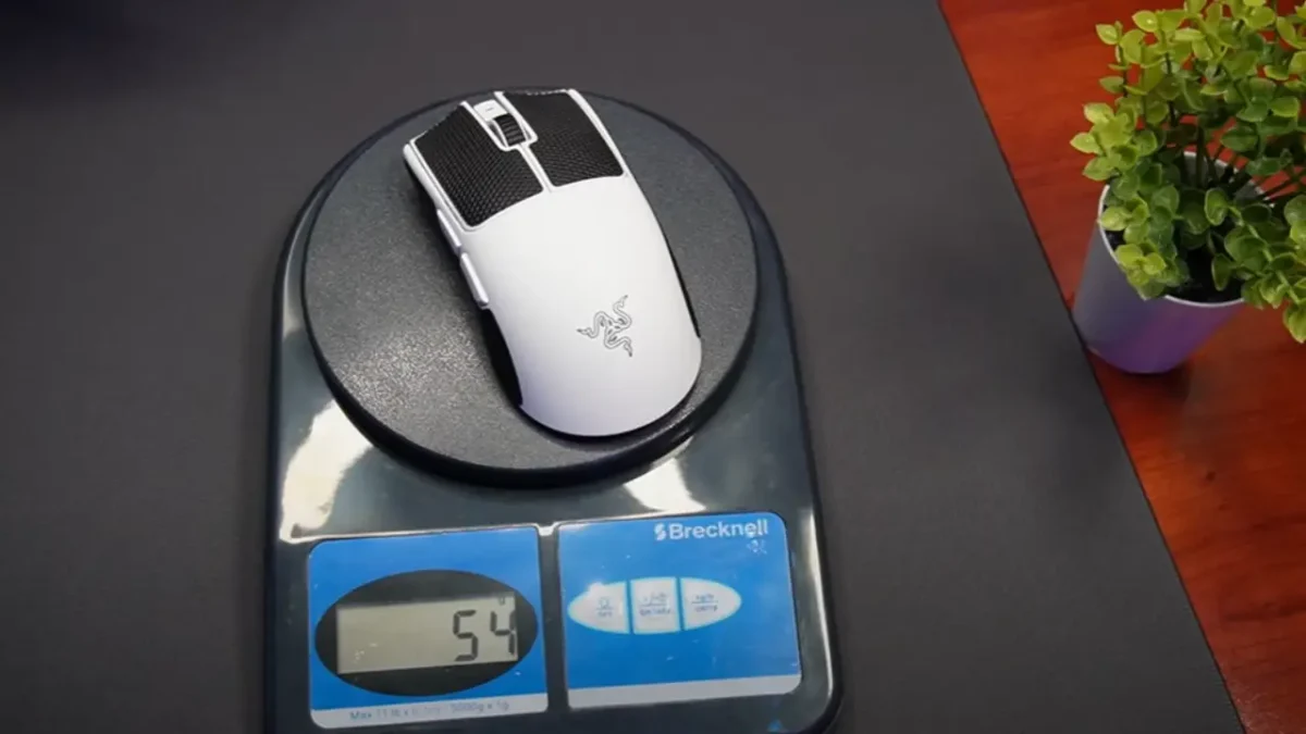We Tested 10 Gaming Mice: Our In-Depth Razer Viper V3 Pro Review 2 Razer Viper V3 Pro Weight